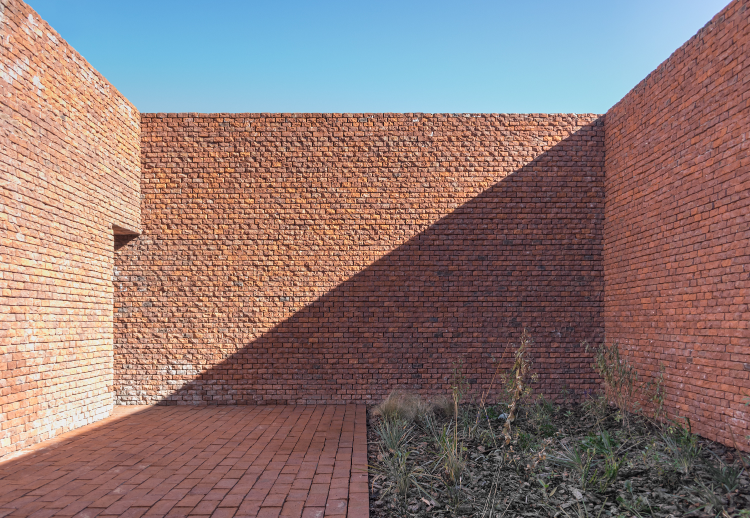 レンガ造りの建物「Edificio de ladrillos」
