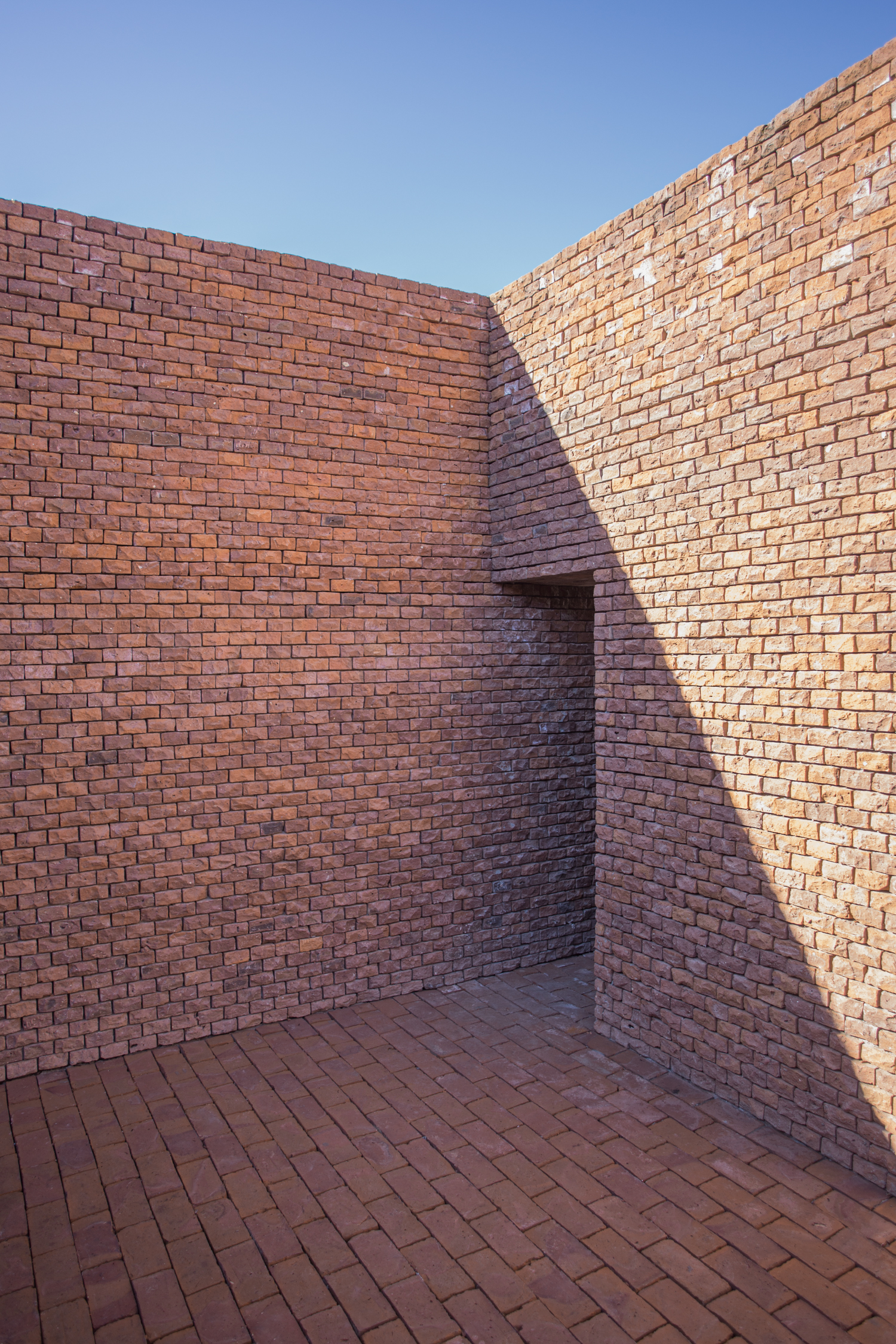 レンガ造りの建物「Edificio de ladrillos」